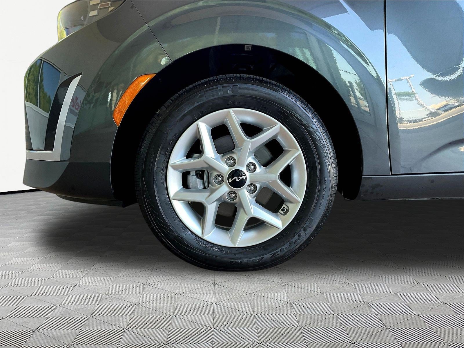 Used 2025 Kia Soul LX w/ LX Technology Package FWD image 29