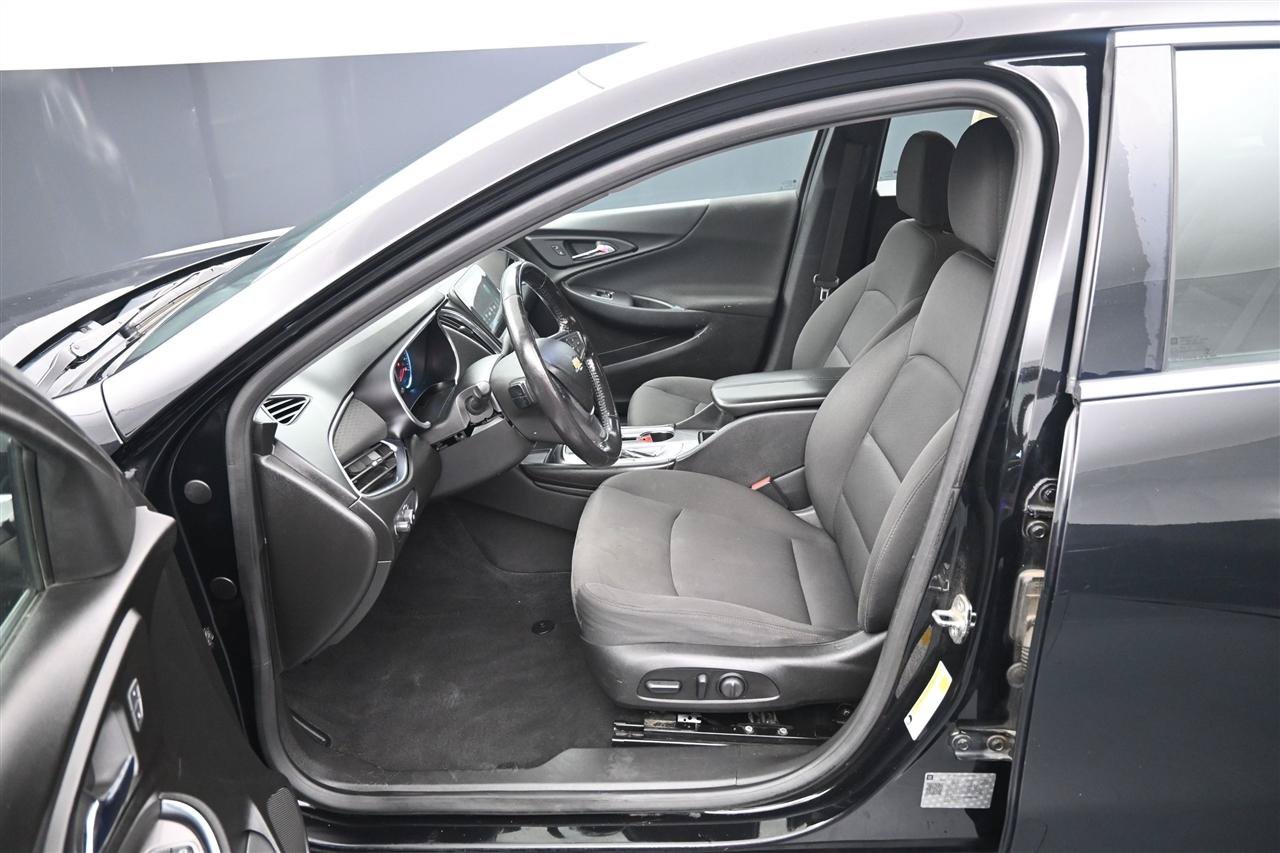 Used 2018 Chevrolet Malibu LT FWD image 12