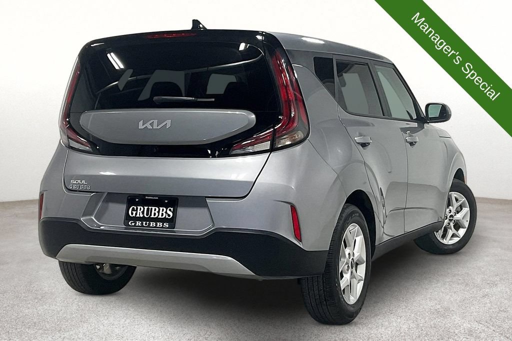 Used 2025 Kia Soul LX w/ LX Technology Package FWD image 2