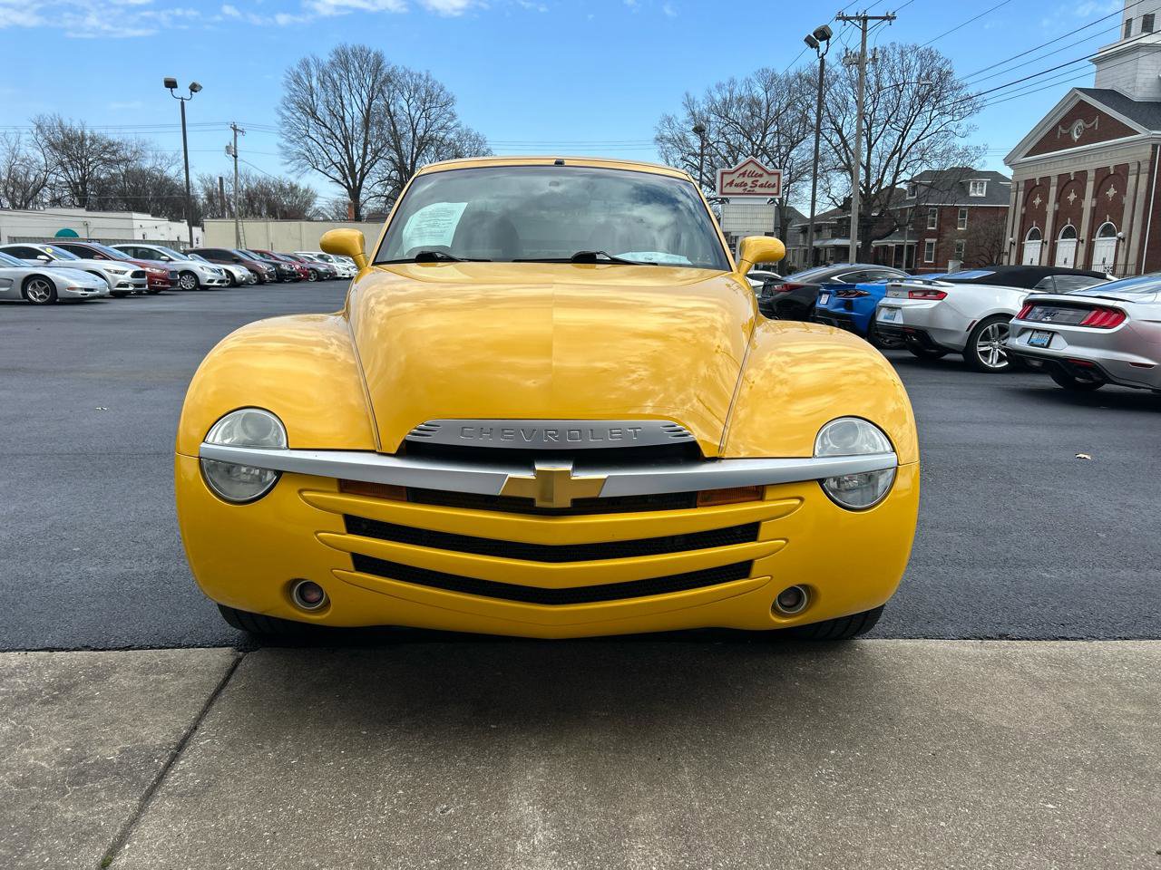 Used 2004 Chevrolet SSR w/ Preferred Equipment Group RWD image 2