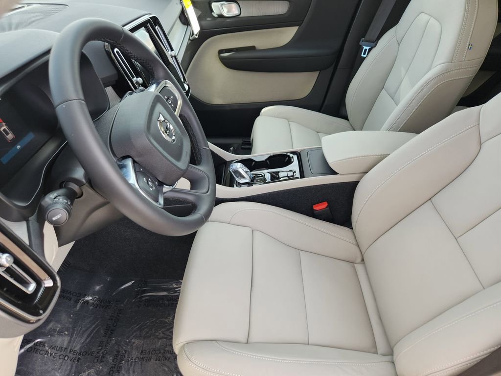 New 2026 Volvo XC40 B5 Plus w/ Protection Package Premier image 3
