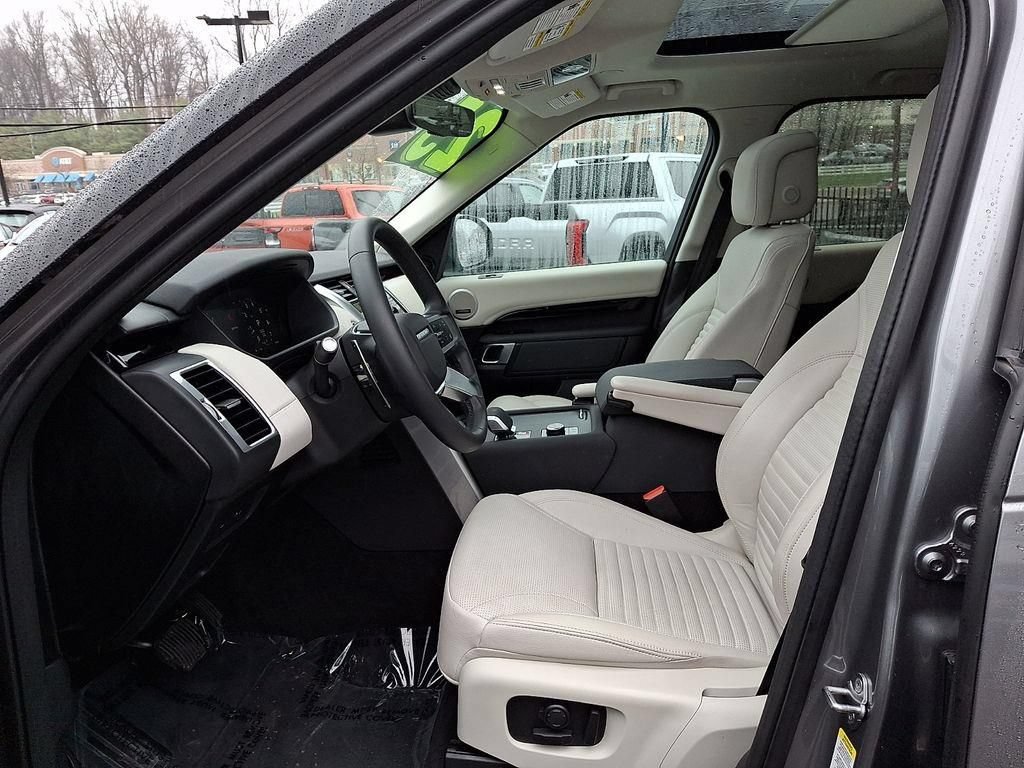 Used 2025 Land Rover Discovery S AWD/4WD image 17