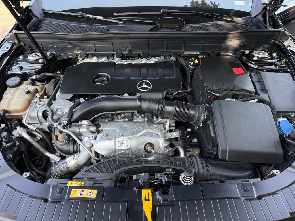Used 2021 Mercedes-Benz GLB 250 w/ Premium Package image 12