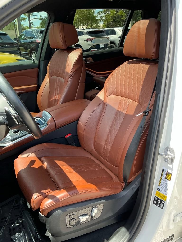 Used 2023 BMW X7 M60i w/ Executive Package AWD/4WD image 39