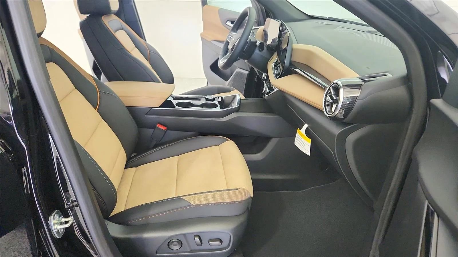 New 2026 Chevrolet Equinox ACTIV w/ Convenience Package III AWD/4WD image 37