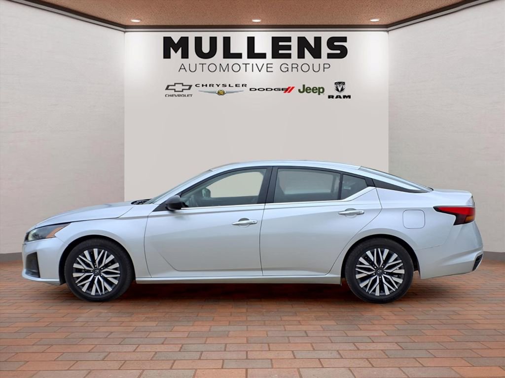 Used 2024 Nissan Altima 2.5 SV FWD image 8