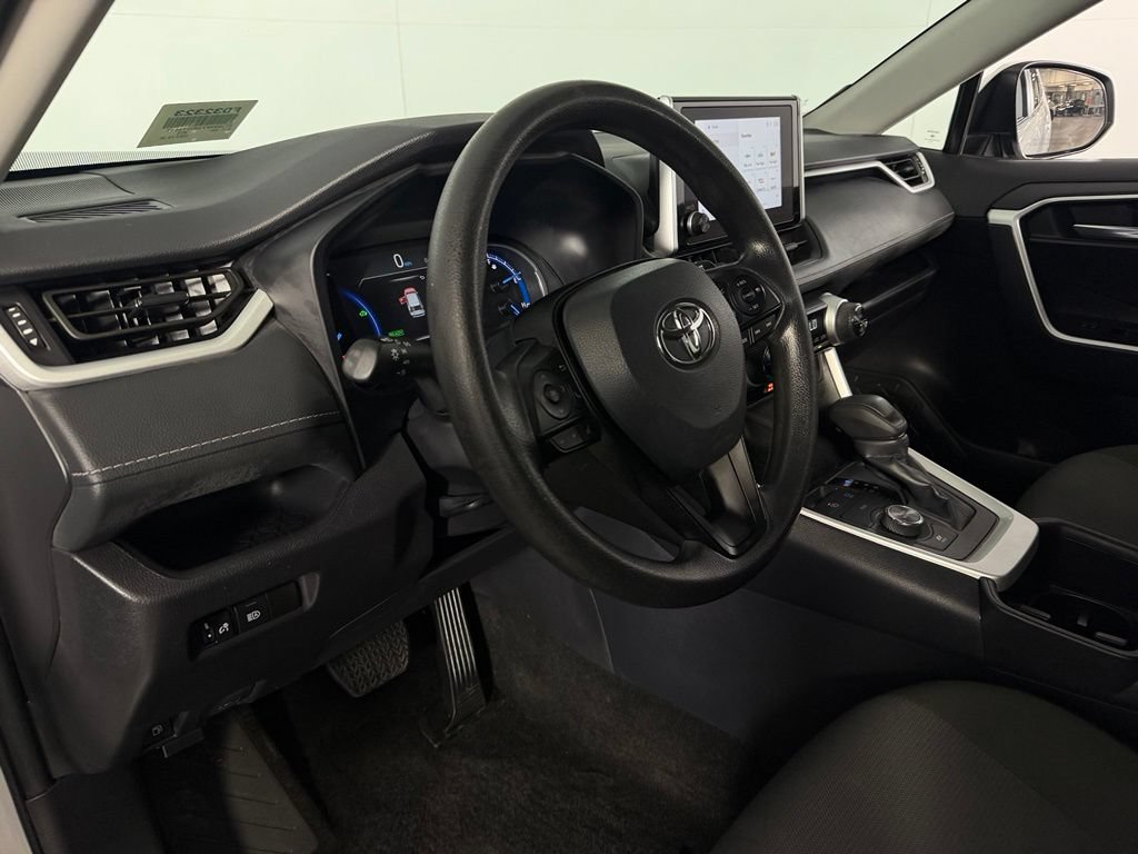 Used 2025 Toyota RAV4 XLE AWD/4WD image 19