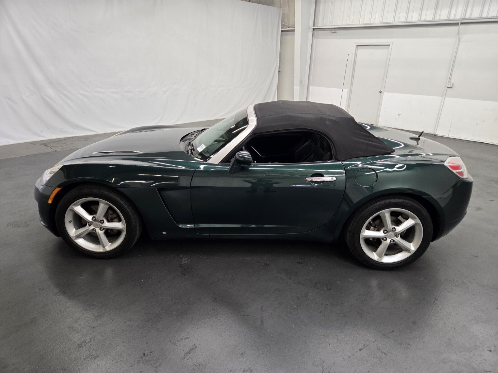 Used 2009 Saturn Sky w/ Premium Trim Package RWD image 2