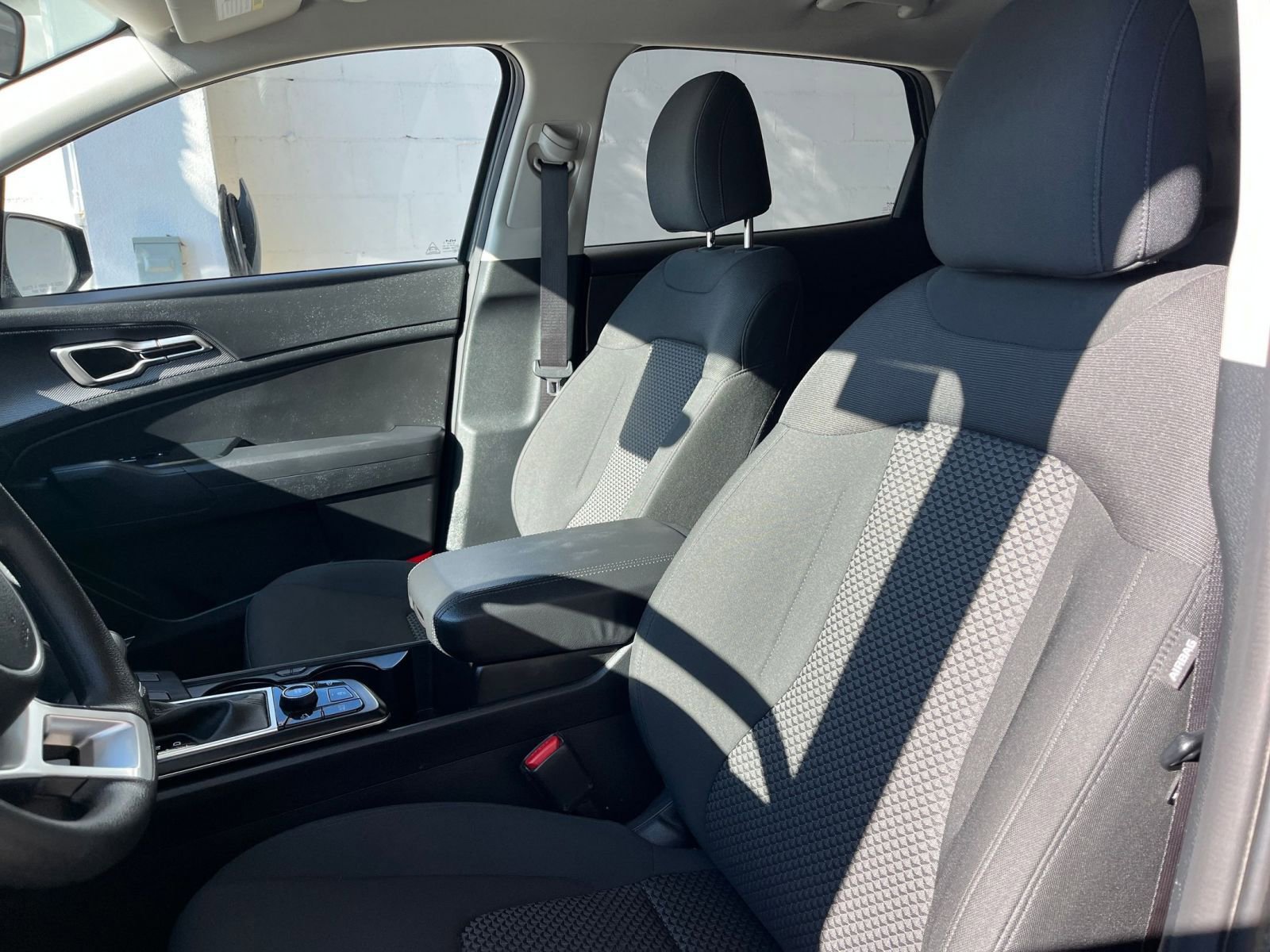 Used 2025 Kia Sportage LX image 27