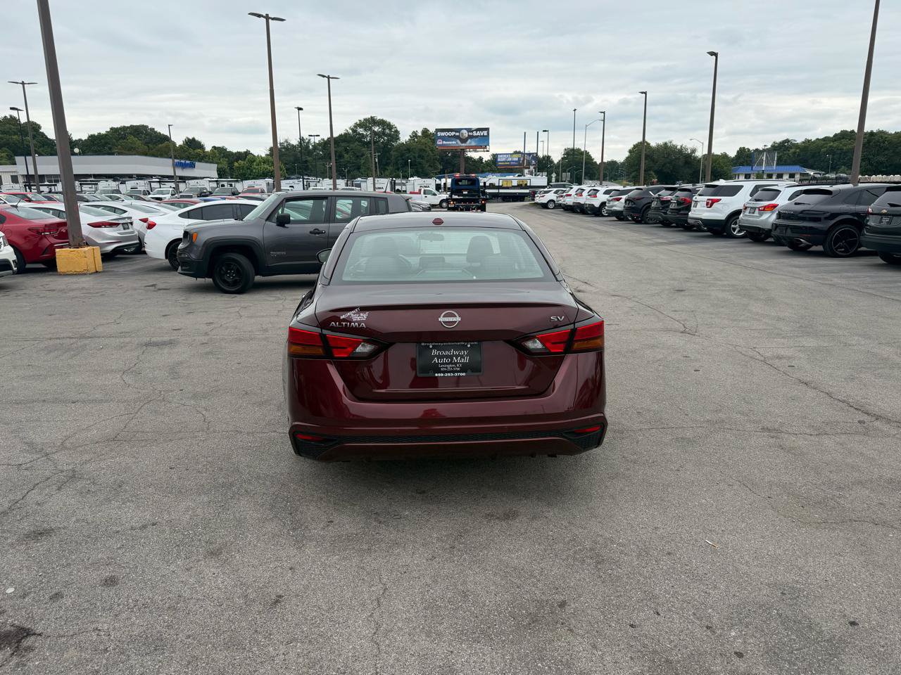 Used 2024 Nissan Altima 2.5 SV FWD image 4