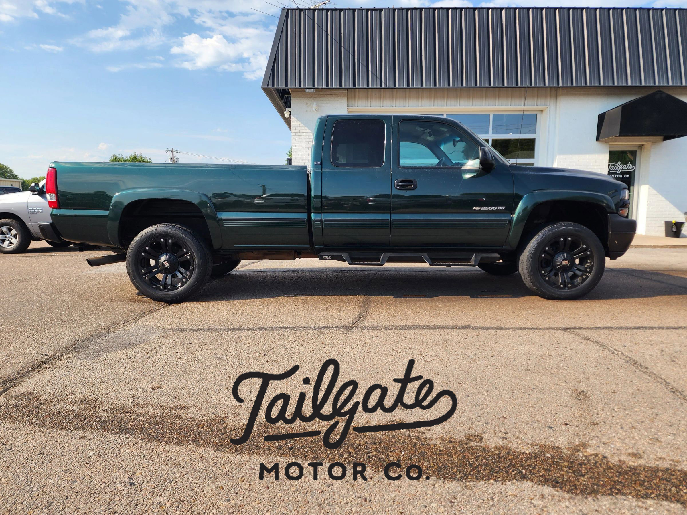 Used 2001 Chevrolet Silverado 2500 LS w/ Off-Road Skid Plate Pkg image 1