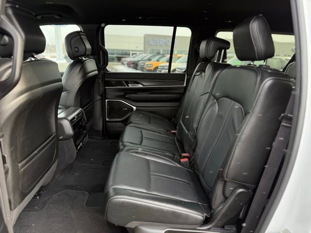 Used 2024 Jeep Wagoneer L Series II w/ Flexible Seating Group image 15