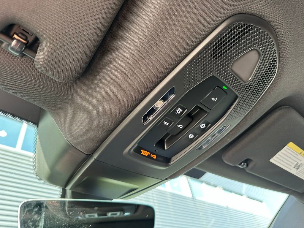 Used 2026 Porsche Panamera RWD image 34