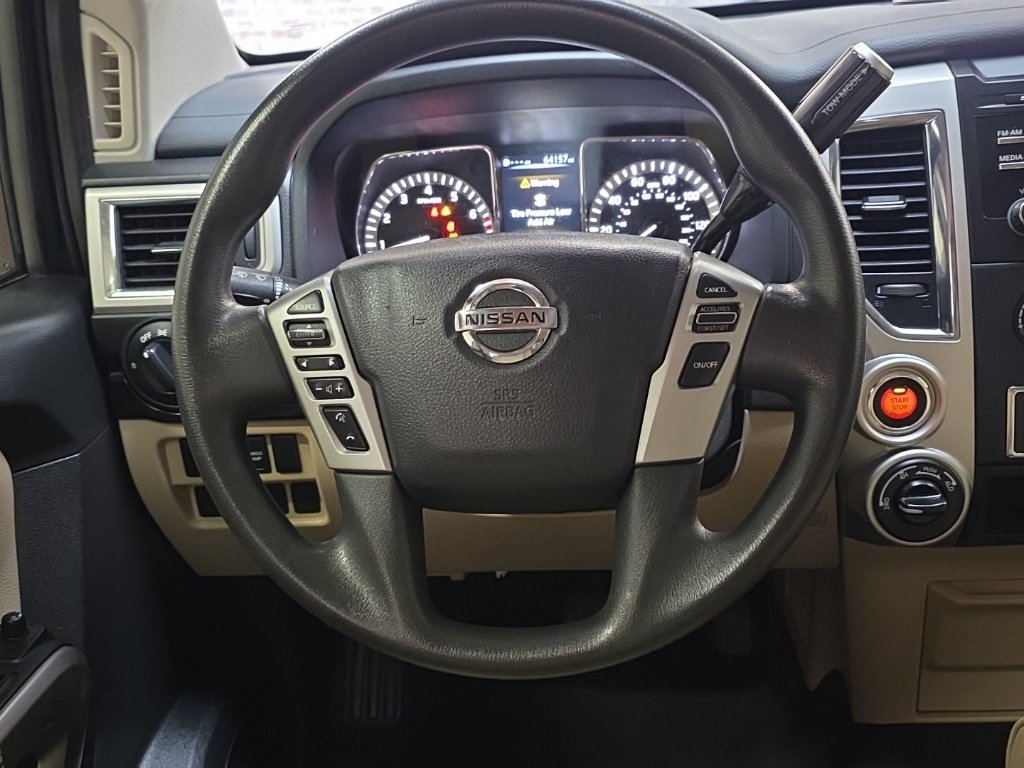 Used 2018 Nissan Titan SV image 15
