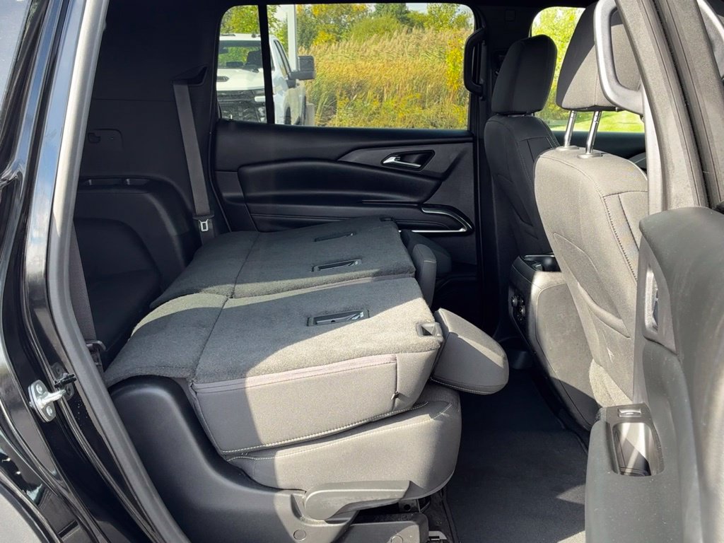 Used 2024 Chevrolet Traverse LS w/ Midnight/Sport Edition FWD image 31