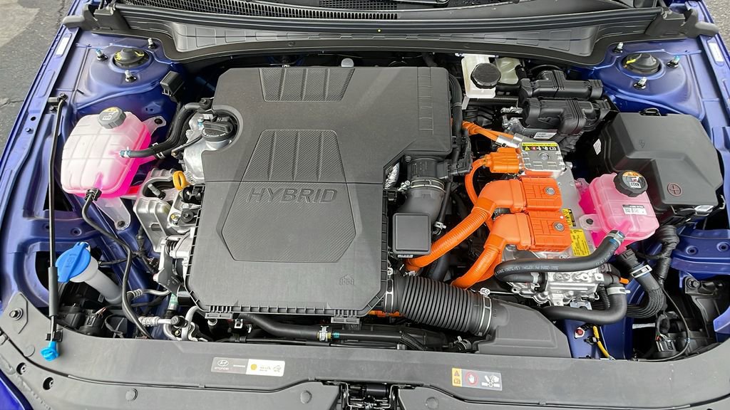 New 2025 Hyundai Elantra Limited image 35