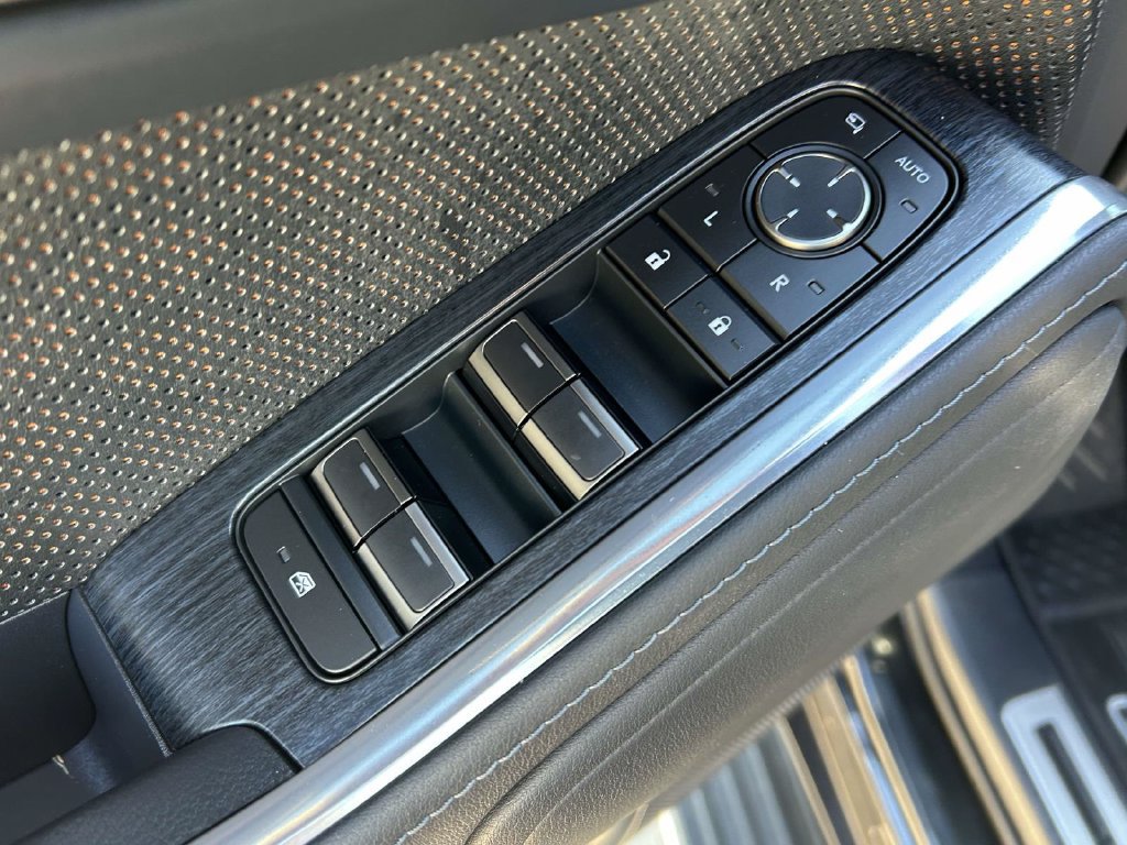 Used 2024 Lexus GX 550 w/ Accessory Package (2T) AWD/4WD image 17
