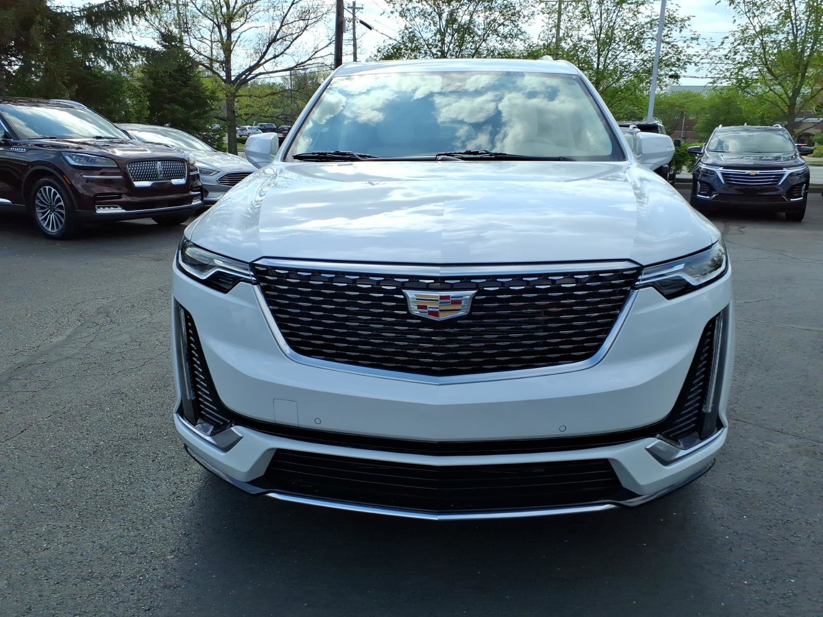 Used 2023 Cadillac XT6 Premium Luxury image 2