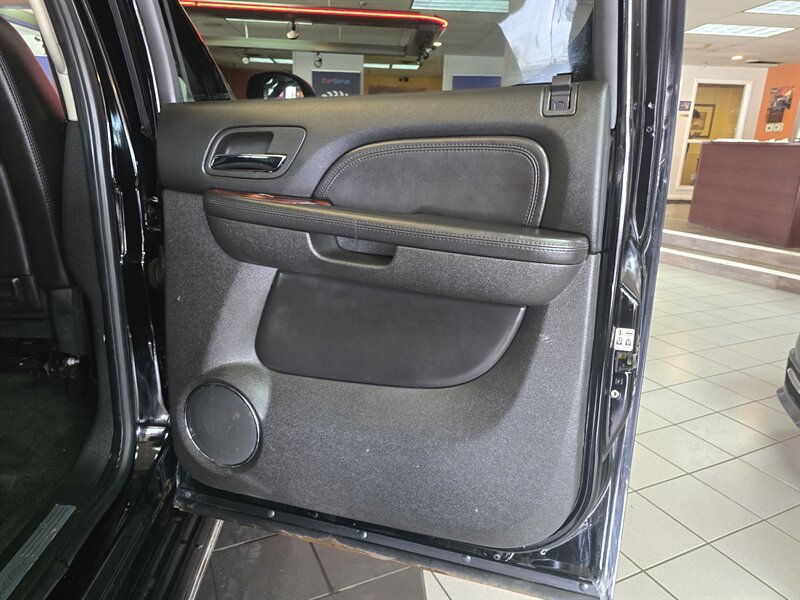 Used 2007 Cadillac Escalade ESV AWD w/ Information Package image 17