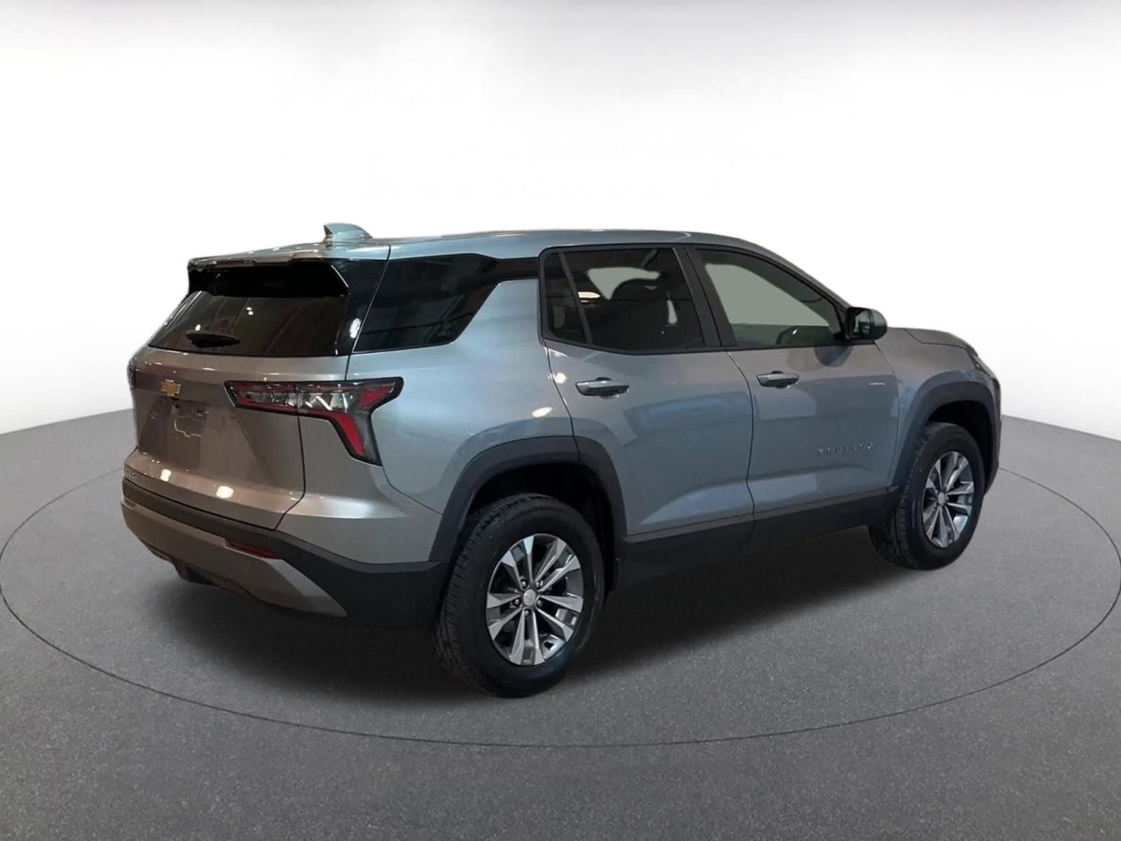 Used 2025 Chevrolet Equinox LT FWD image 14