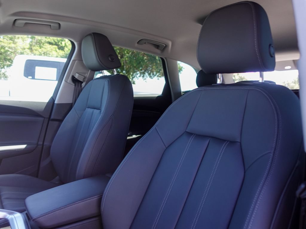 Used 2025 Audi Q5 Premium w/ Convenience Package AWD/4WD image 29