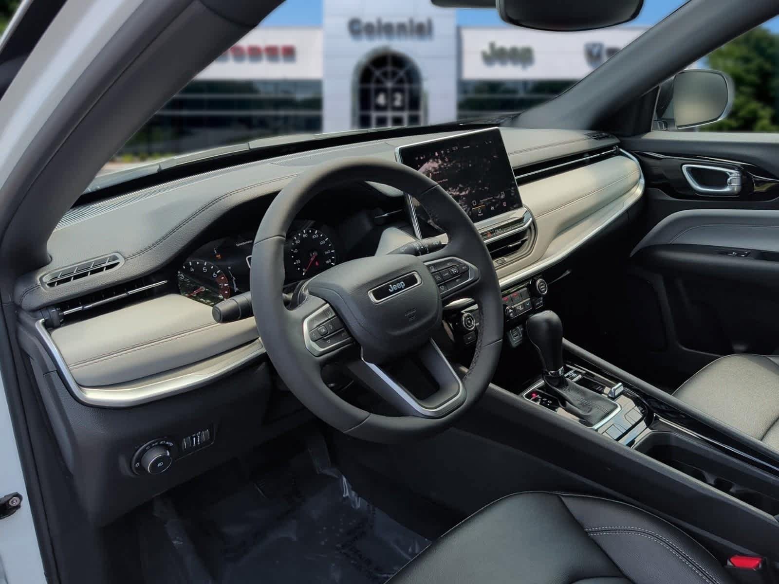 Used 2025 Jeep Compass Limited AWD/4WD image 13