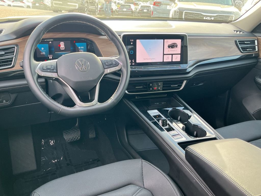 Used 2025 Volkswagen Atlas SE image 25