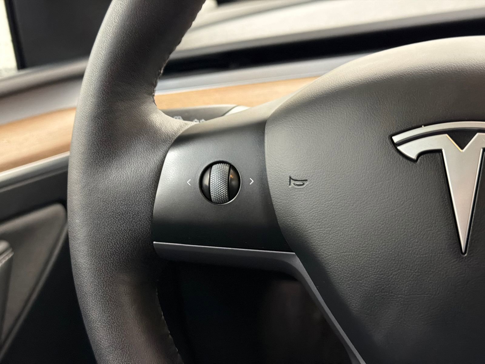 Used 2024 Tesla Model Y Long Range image 21