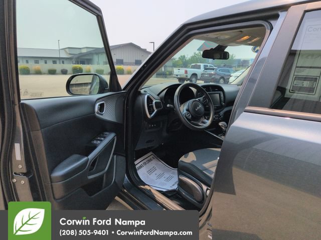 Used 2024 Kia Soul LX w/ Option Group 015 FWD image 9