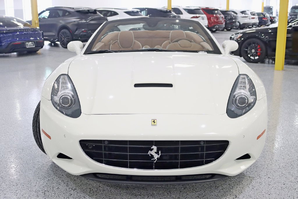Used 2011 Ferrari California RWD image 10