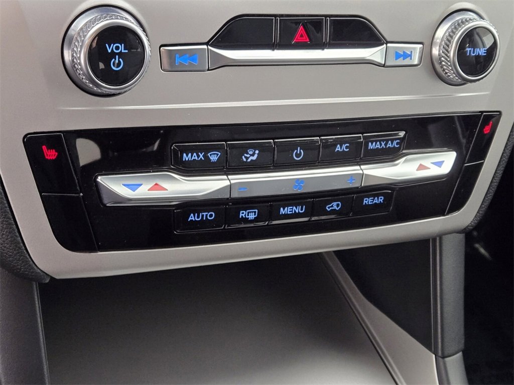 Used 2023 Ford Explorer XLT image 32