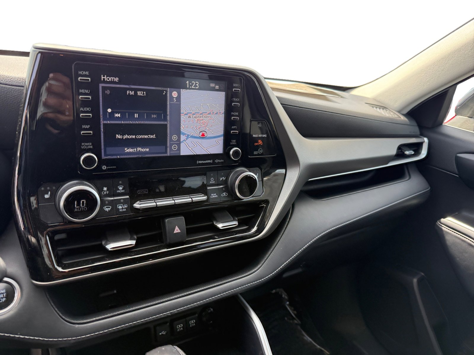 Used 2021 Toyota Highlander XLE image 12