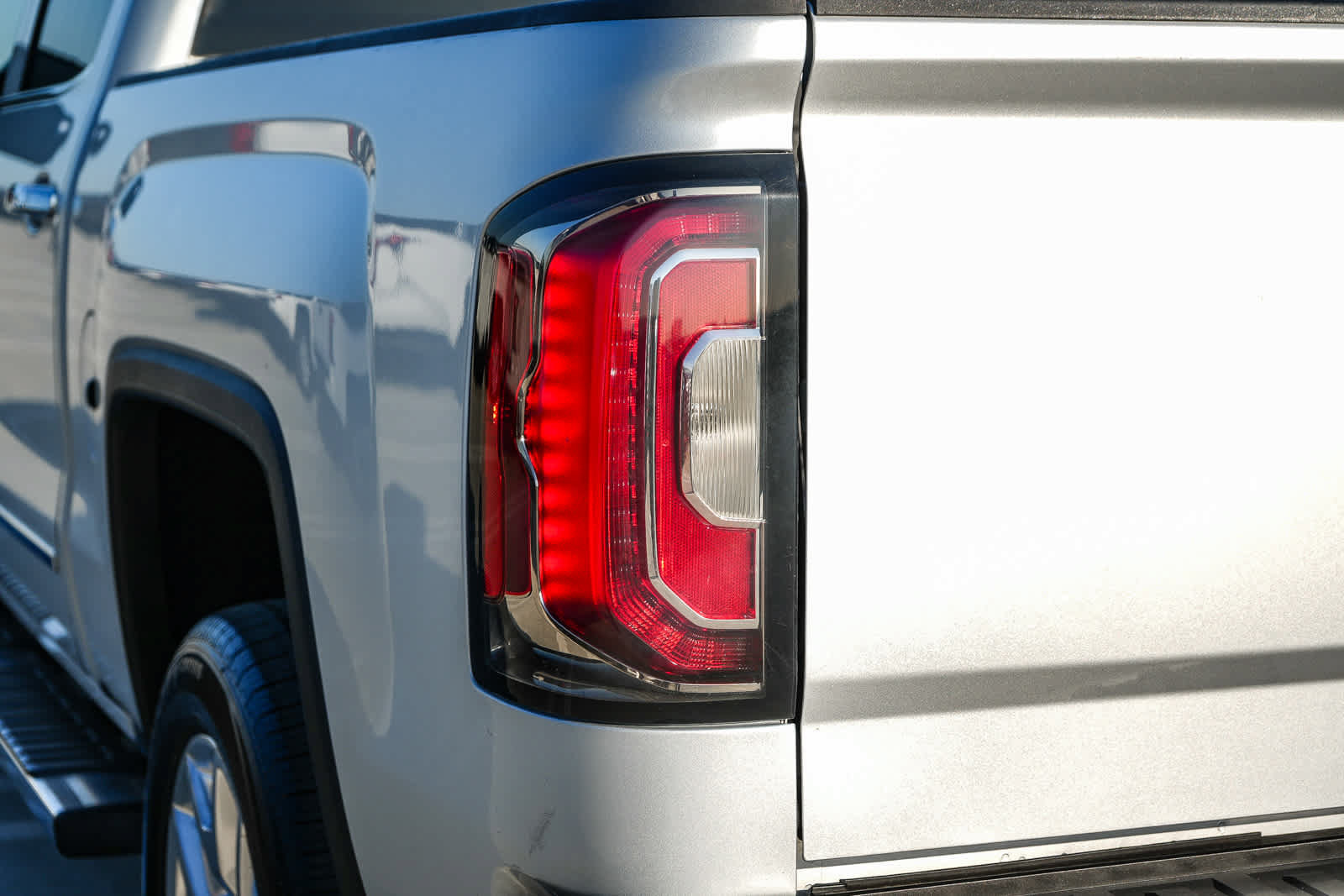 Used 2016 GMC Sierra 1500 SLT w/ SLT Premium Package RWD image 9
