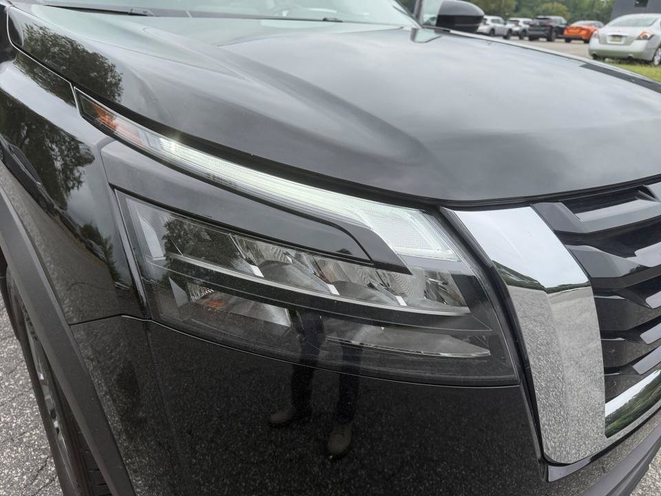 Certified 2025 Nissan Pathfinder SV FWD image 24