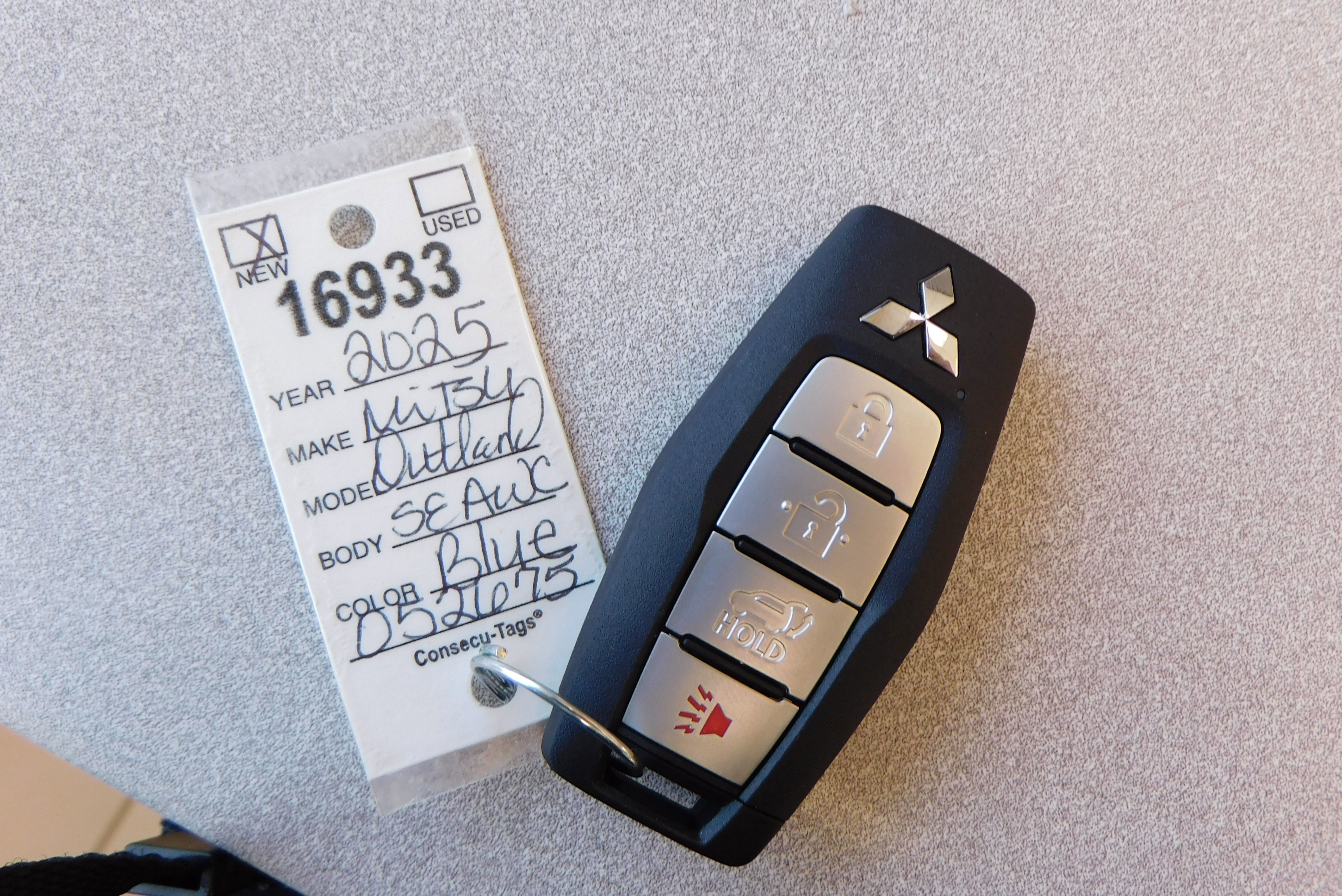 Used 2025 Mitsubishi Outlander SE image 38