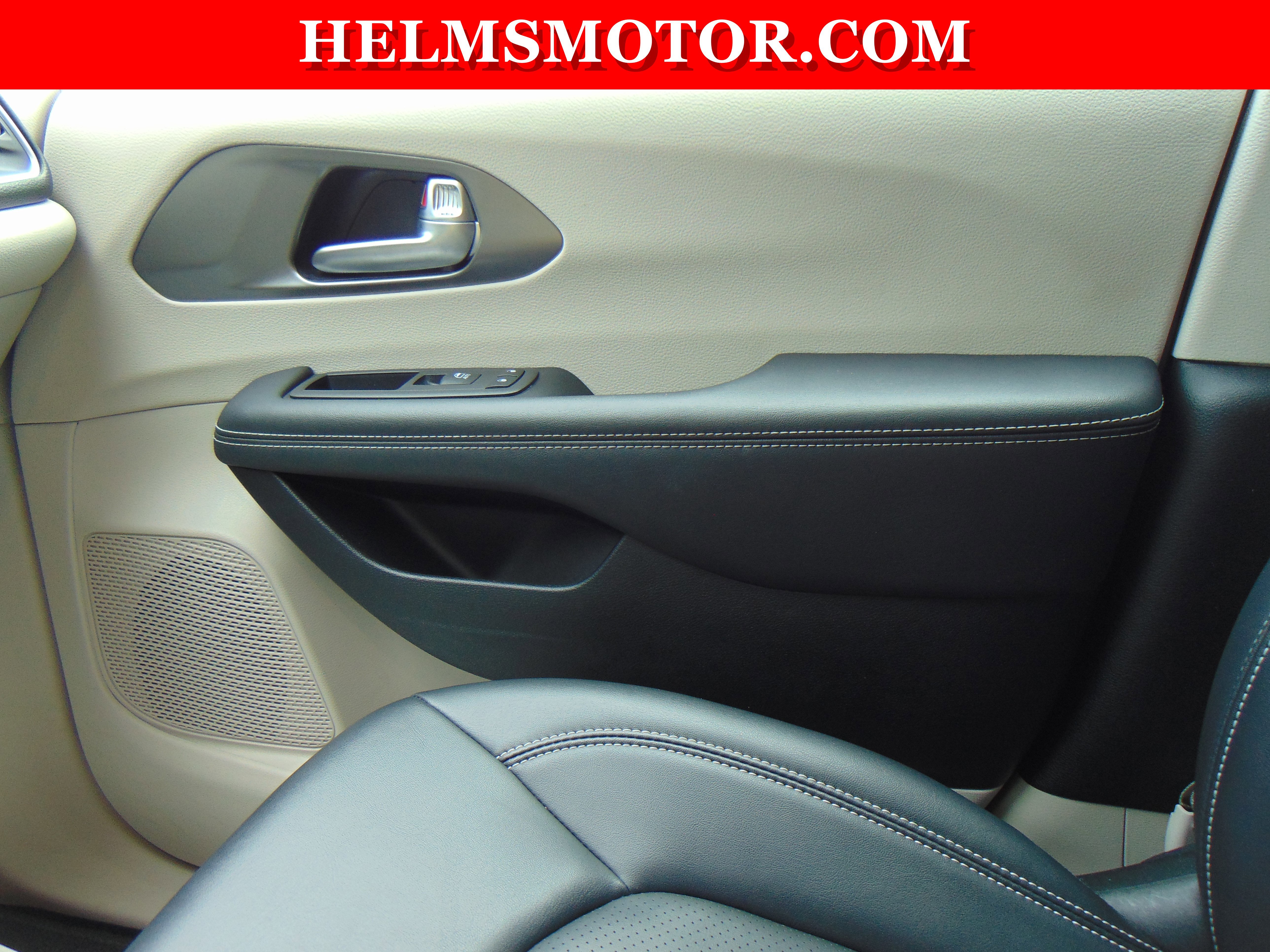 Used 2024 Chrysler Pacifica Touring-L image 33