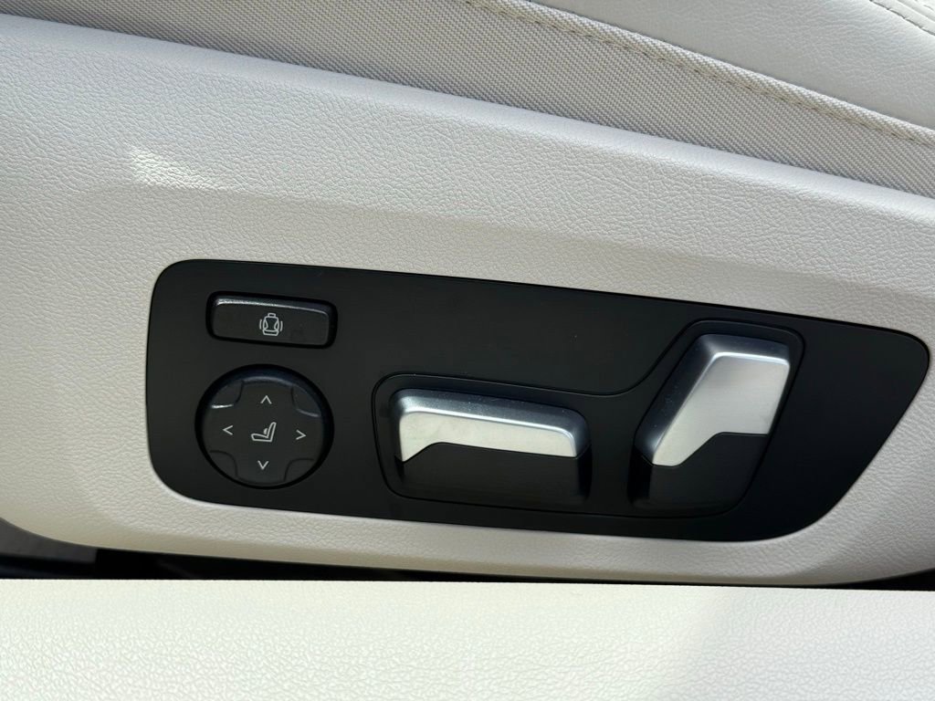 New 2026 BMW 840i xDrive Convertible image 16