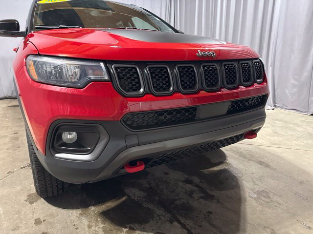 Used 2023 Jeep Compass Trailhawk w/ Trailhawk Convenience Group AWD/4WD image 15