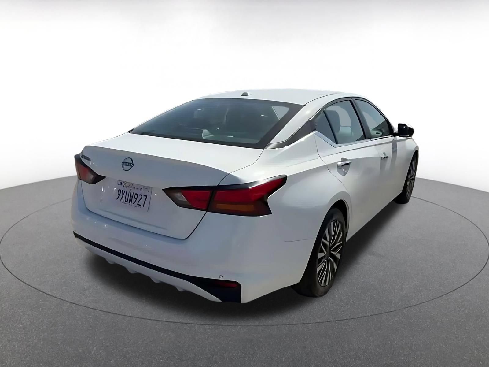 Used 2025 Nissan Altima 2.5 SV FWD image 13