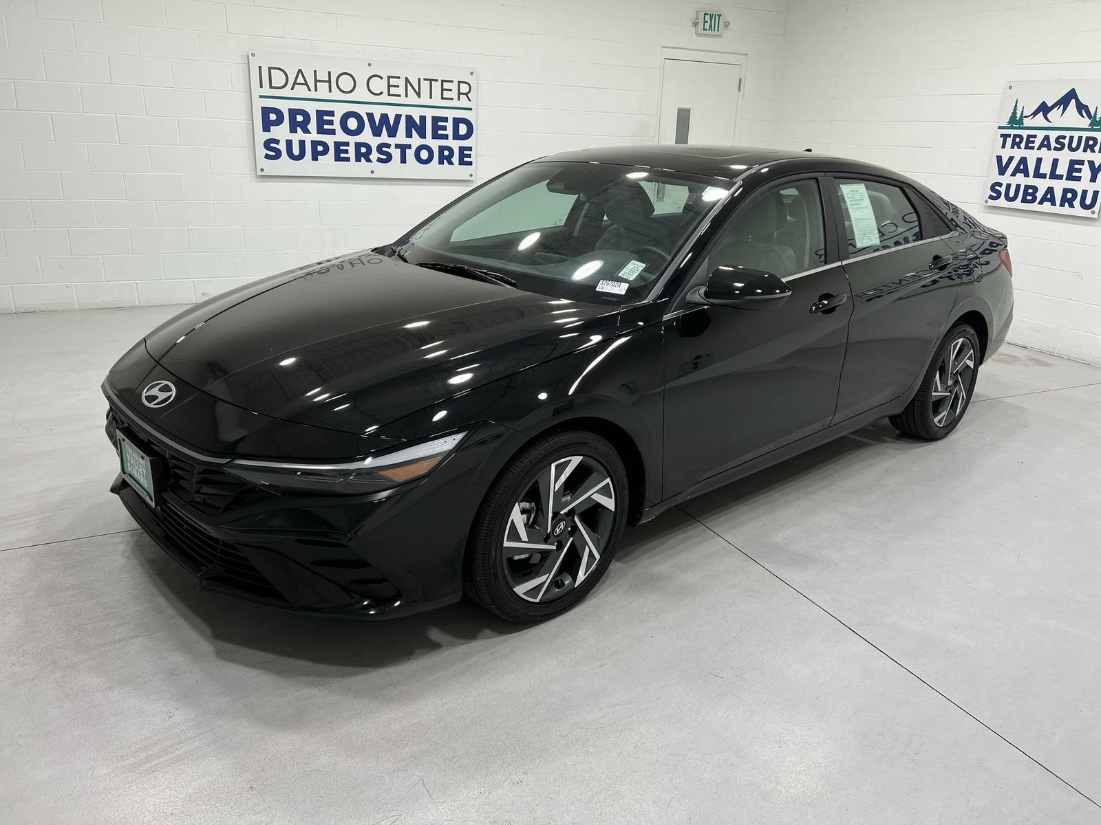 Used 2025 Hyundai Elantra Limited FWD image 4