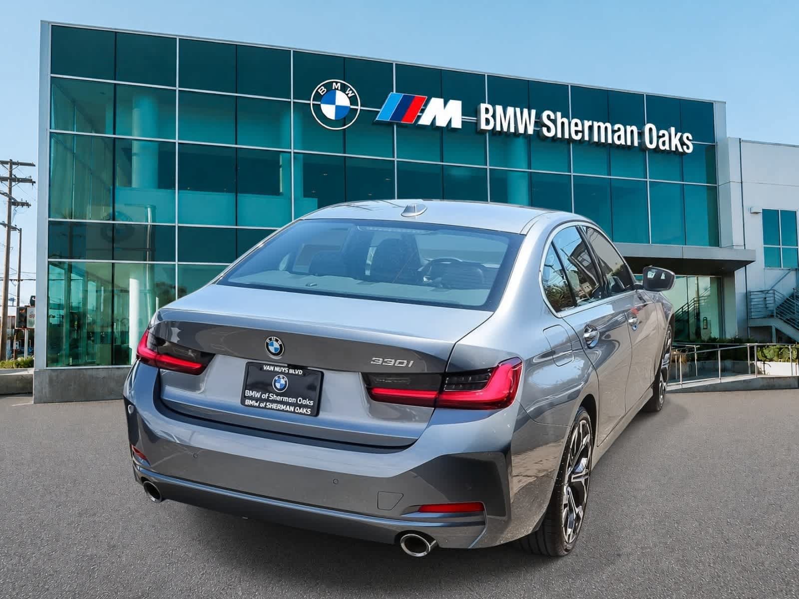 Used 2026 BMW 330i Sedan w/ Premium Package RWD image 4