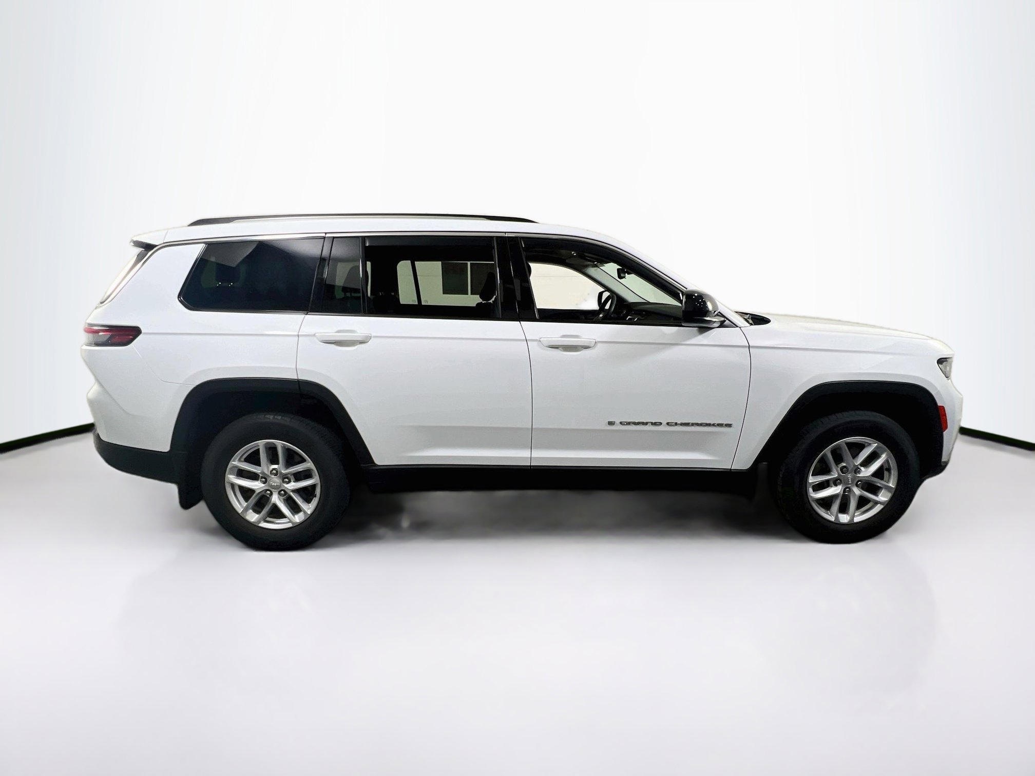 Used 2023 Jeep Grand Cherokee L Laredo w/ Luxury Tech Group I AWD/4WD image 4