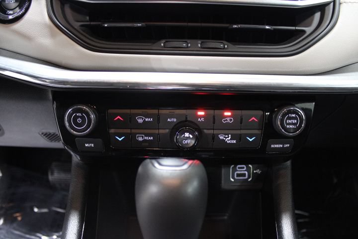 Used 2024 Jeep Compass Limited AWD/4WD image 34