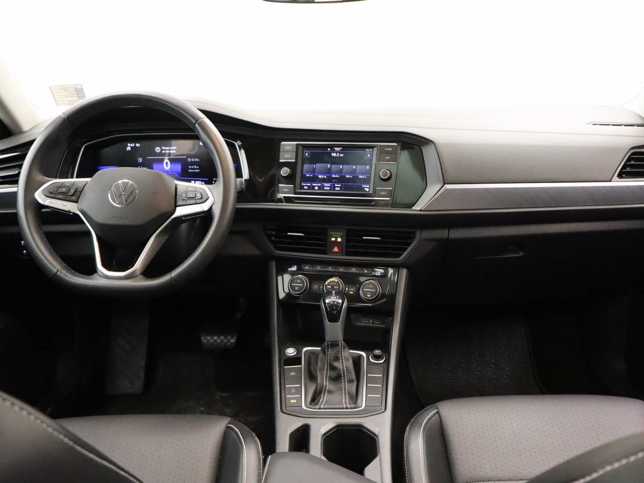 Used 2023 Volkswagen Jetta SE w/ Panoramic Sunroof Package FWD image 12