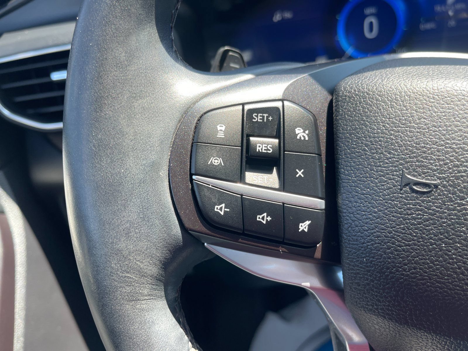 Used 2020 Ford Explorer Platinum w/ Premium Technology Package AWD/4WD image 30