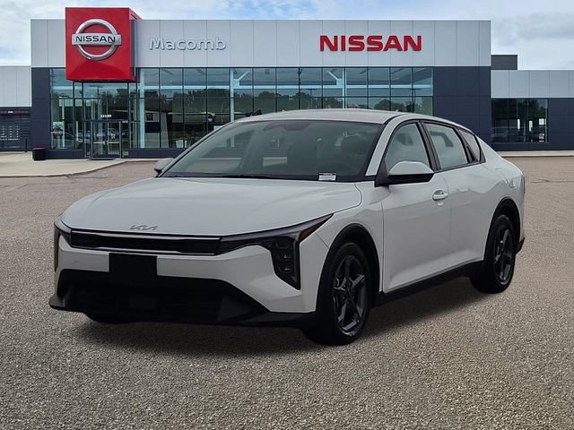 Used 2025 Kia K4 FWD image 3