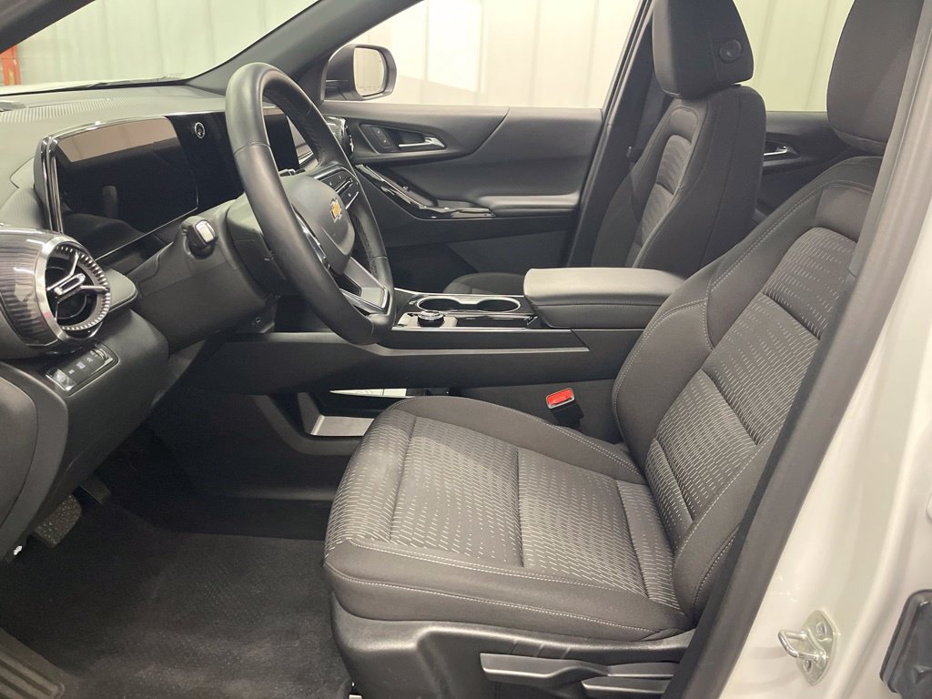 Used 2026 Chevrolet Equinox LT AWD/4WD image 11