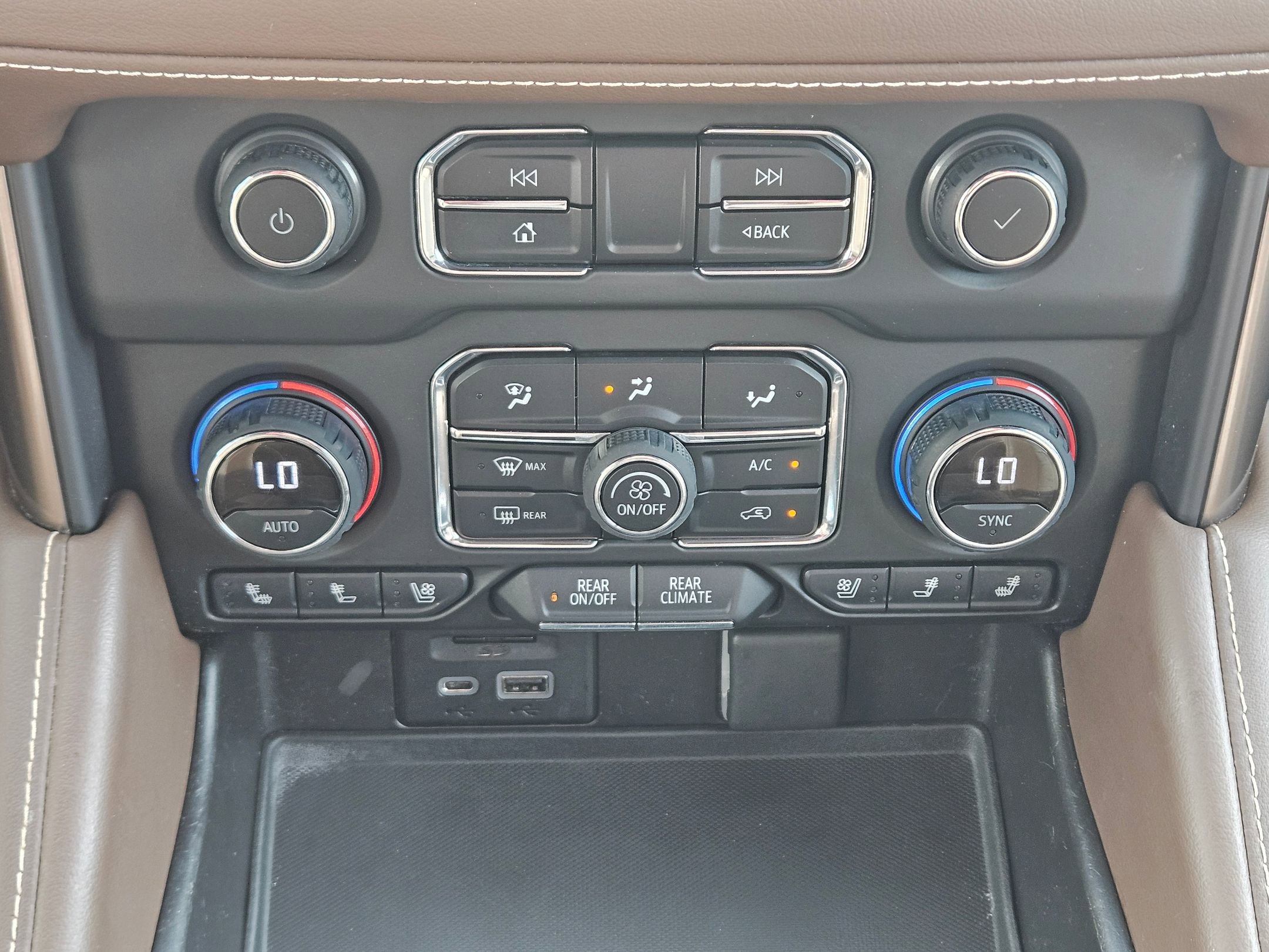 Used 2021 Chevrolet Suburban High Country image 13