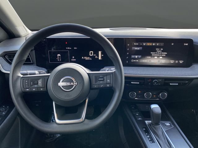 Used 2025 Nissan Kicks SV w/ Charging Package image 5