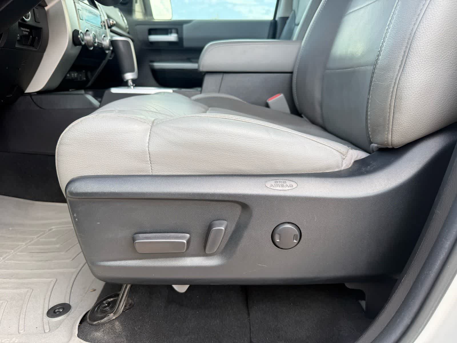Used 2021 Toyota Tundra Limited w/ Limited Premium Package AWD/4WD image 15